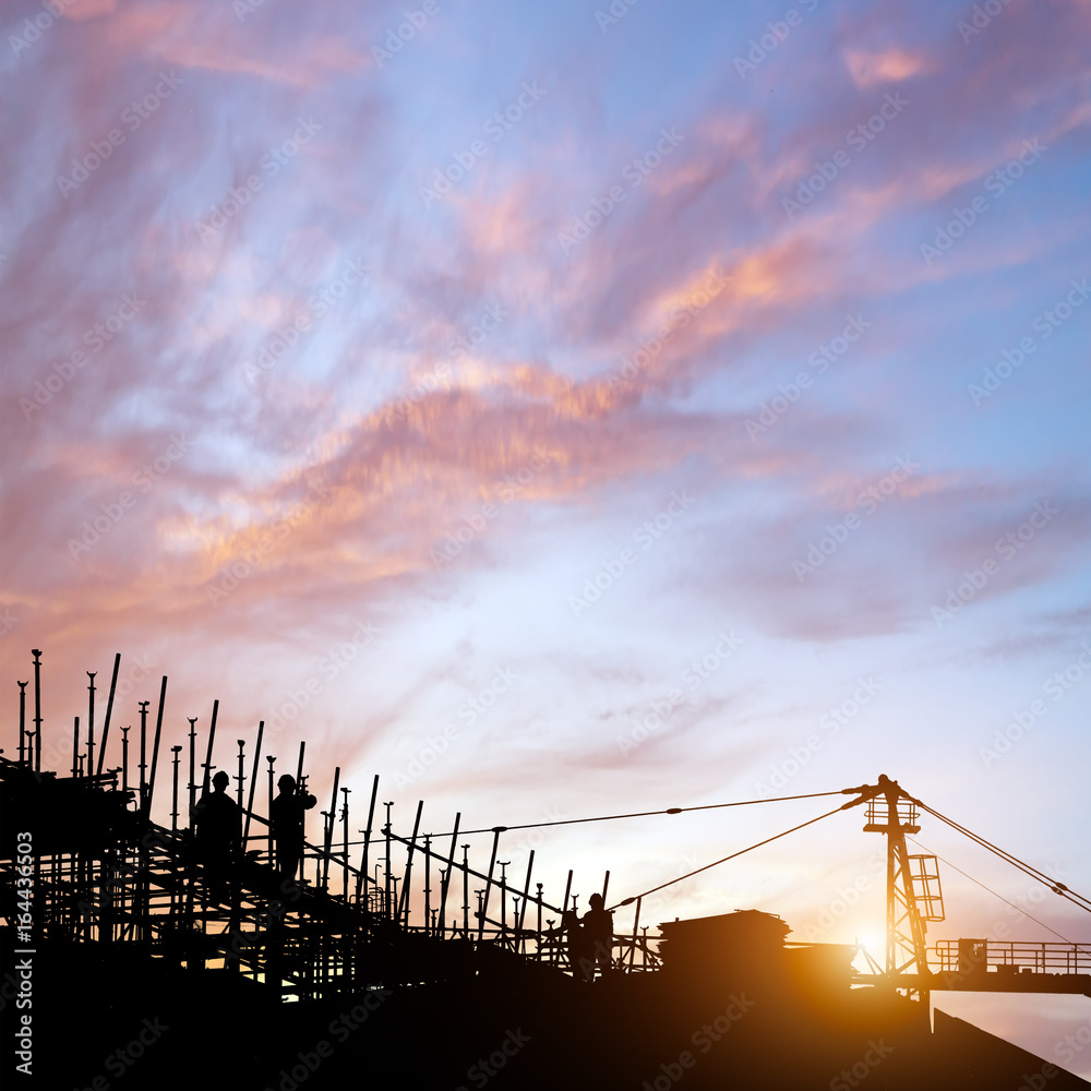 The construction site of the sky under the background of the sky