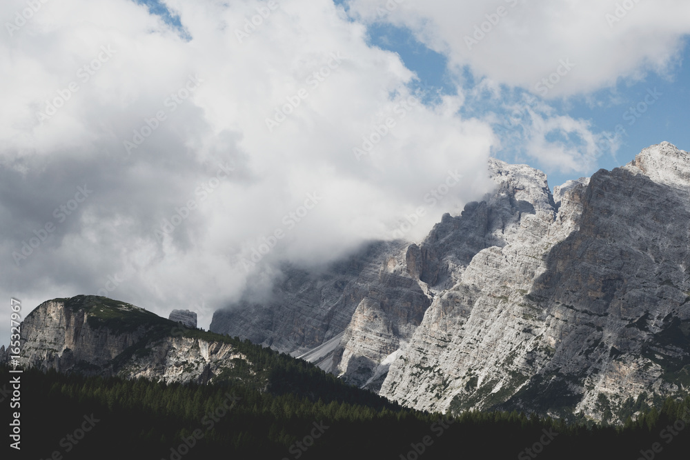 白云石高山景观