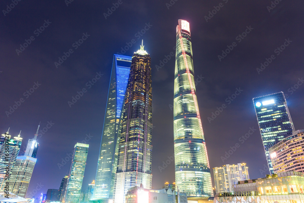 中国上海美丽的城市建筑夜景