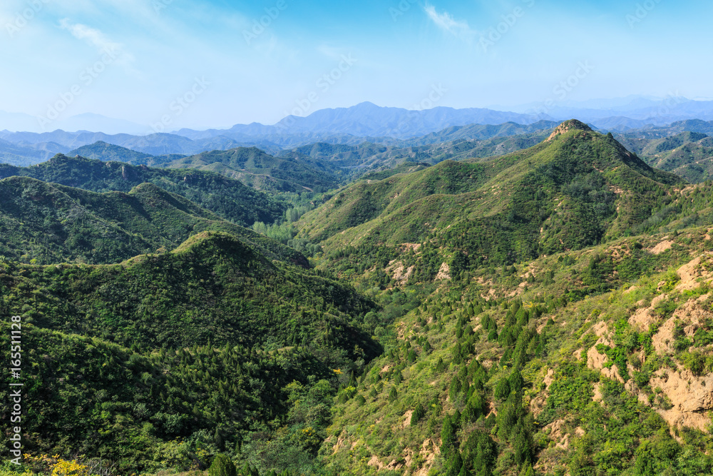 蓝天下的青山