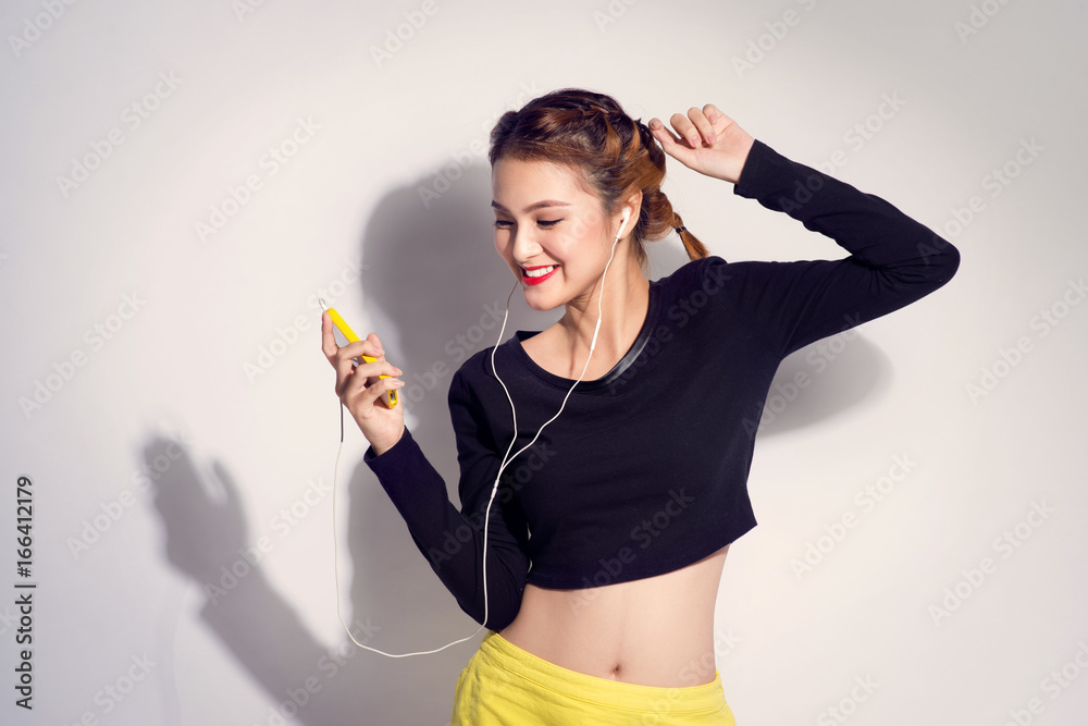 Fashion lifestyle portrait of young happy pretty woman listening favorite music,stylish vintage outf