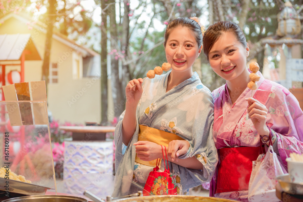 亚洲华人女友赴日旅游