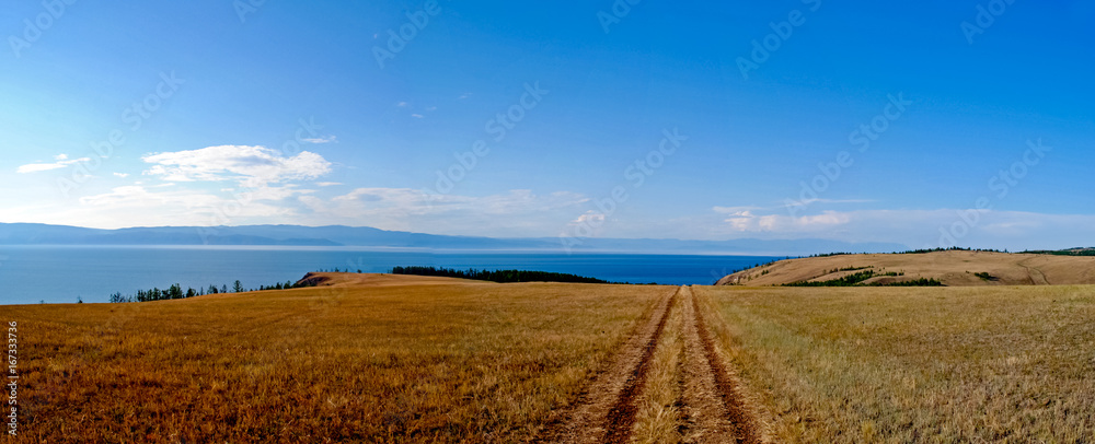 贝加尔湖夏季景观，从悬崖上看，俄罗斯