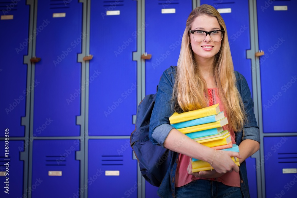 图书馆里漂亮学生的合成图