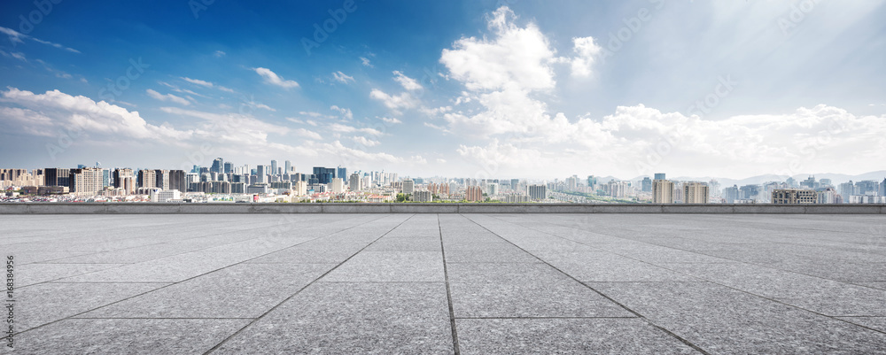 云天映衬下的现代城市空层与城市景观