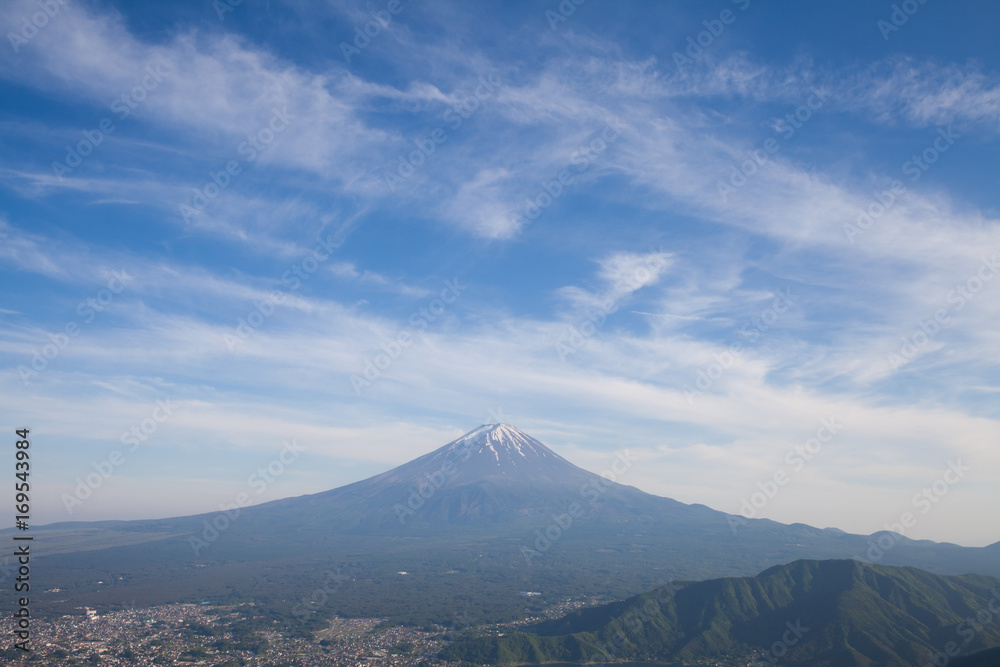 富士山和春天的云