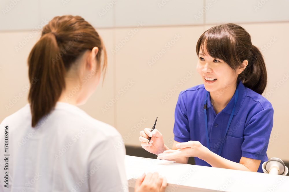 体育馆里有魅力的亚洲女人