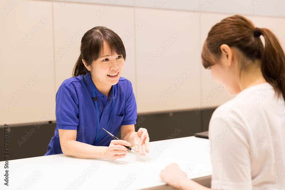 体育馆里有魅力的亚洲女人