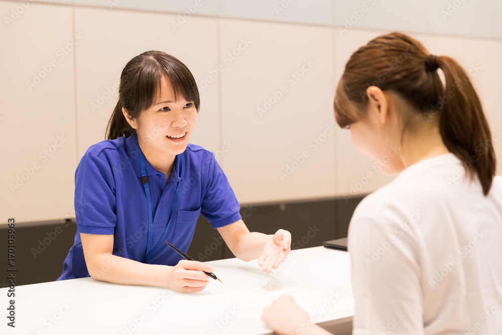 体育健身房里有魅力的亚洲女性