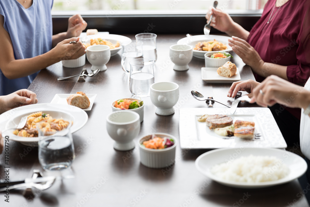 餐厅聚会