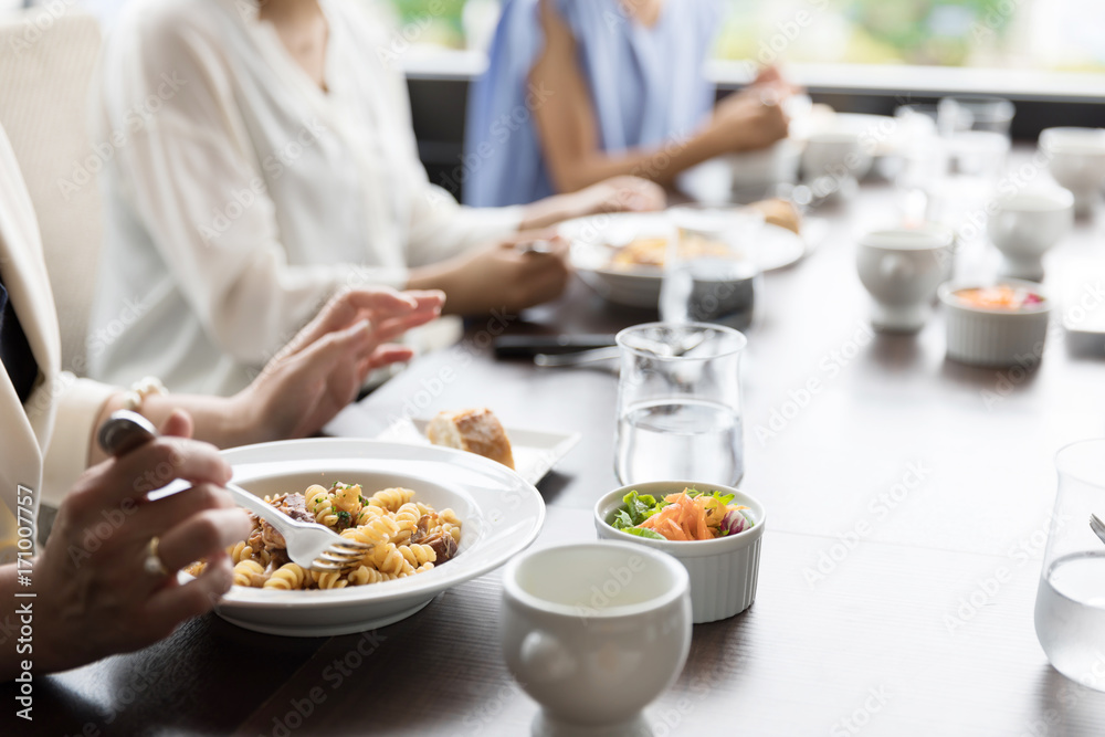 餐厅聚会