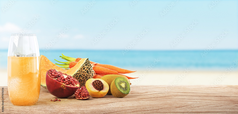 Succo di frutta fresca sulla spiaggia, estate