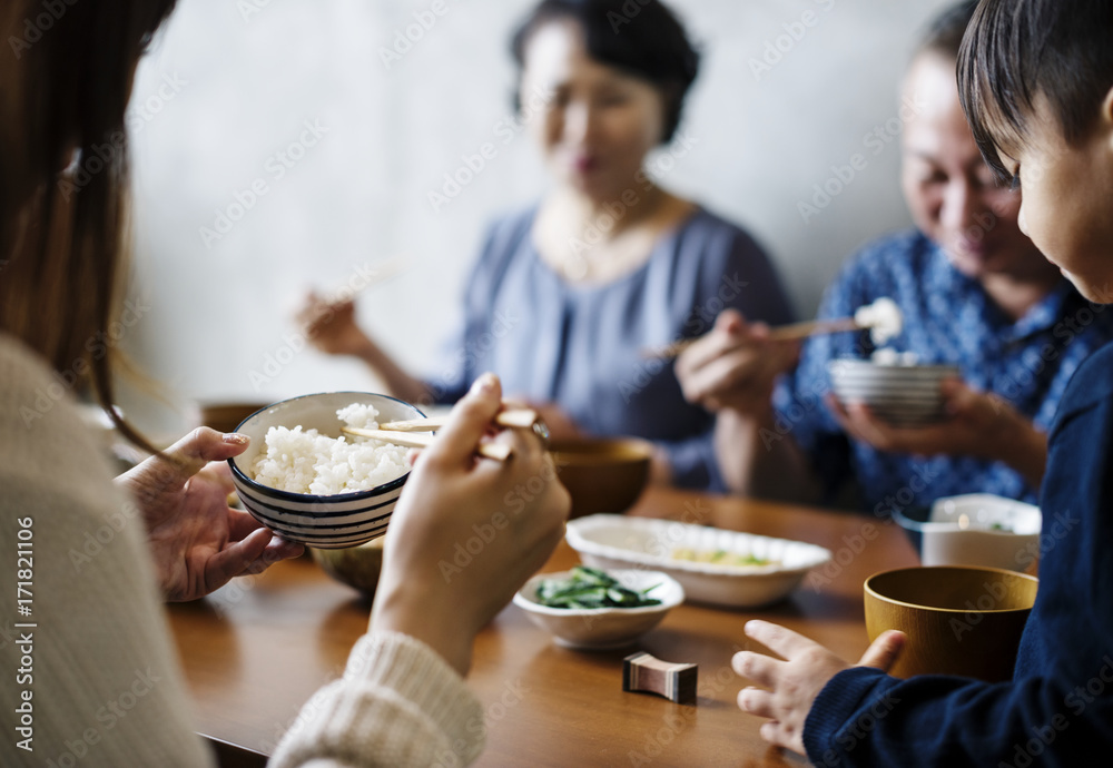 日本家庭幸福共餐