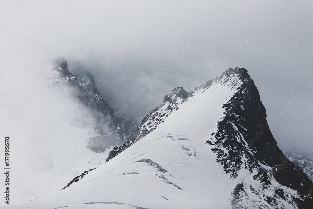 Misty summits around Cabane Bertol