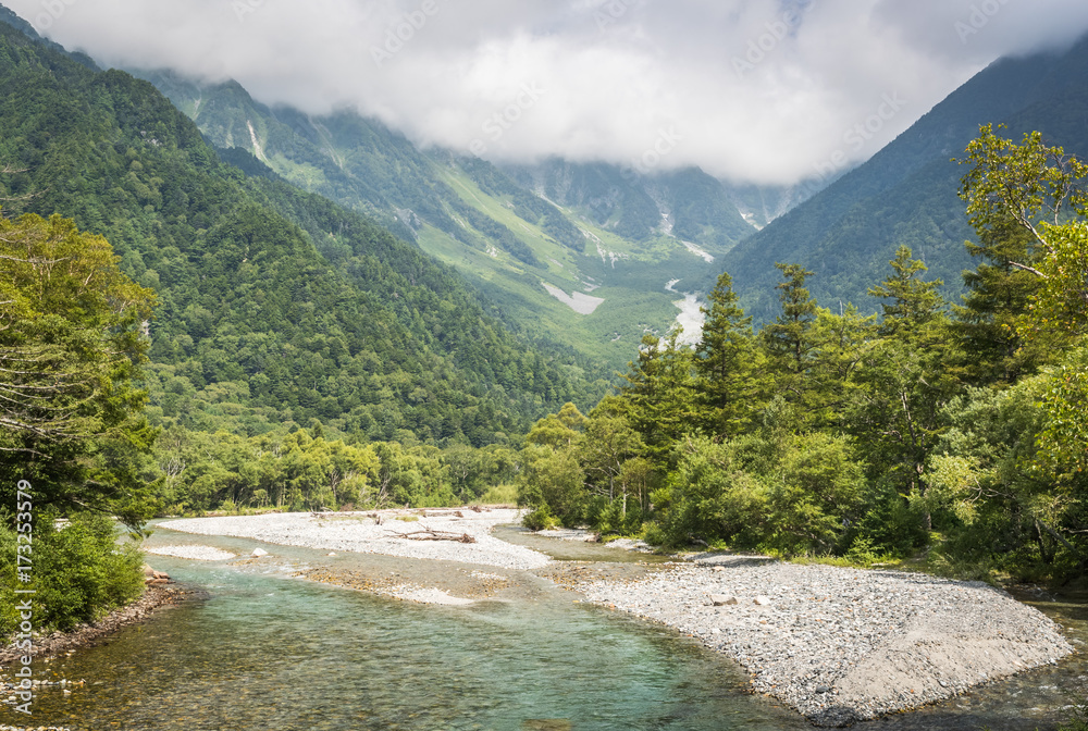 神木町，日本北部长野县阿尔卑斯山的热门度假胜地