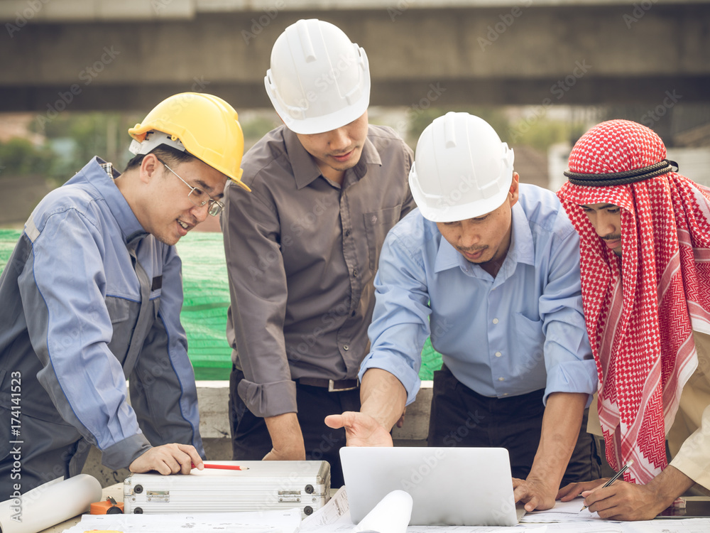 工程师、建筑师和阿拉伯商人计划项目建设——建筑、演讲和光盘