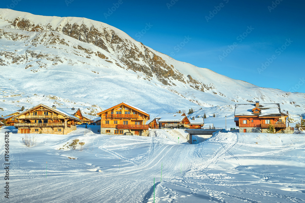 欧洲法国阿尔卑斯山著名的冬季滑雪胜地