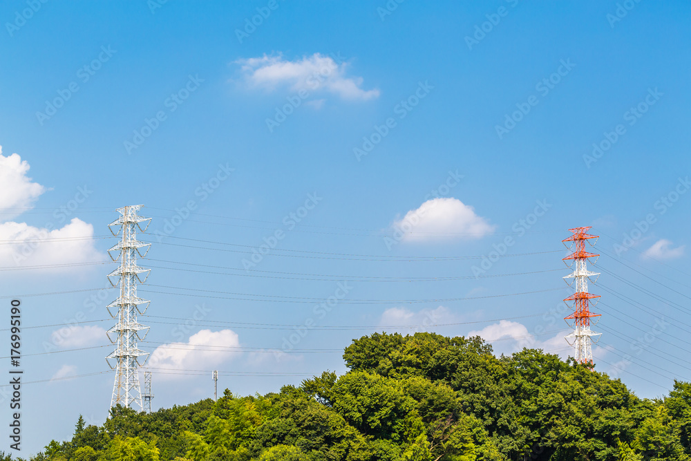 青空の中の送電線