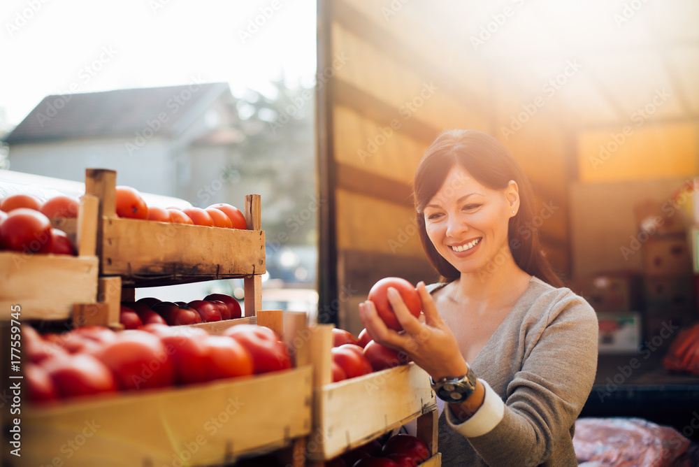 食品质量控制。检查产品质量。准备出口产品。