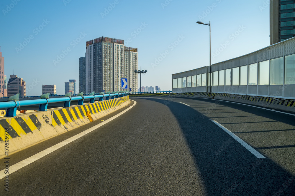 城市建设道路与天际线