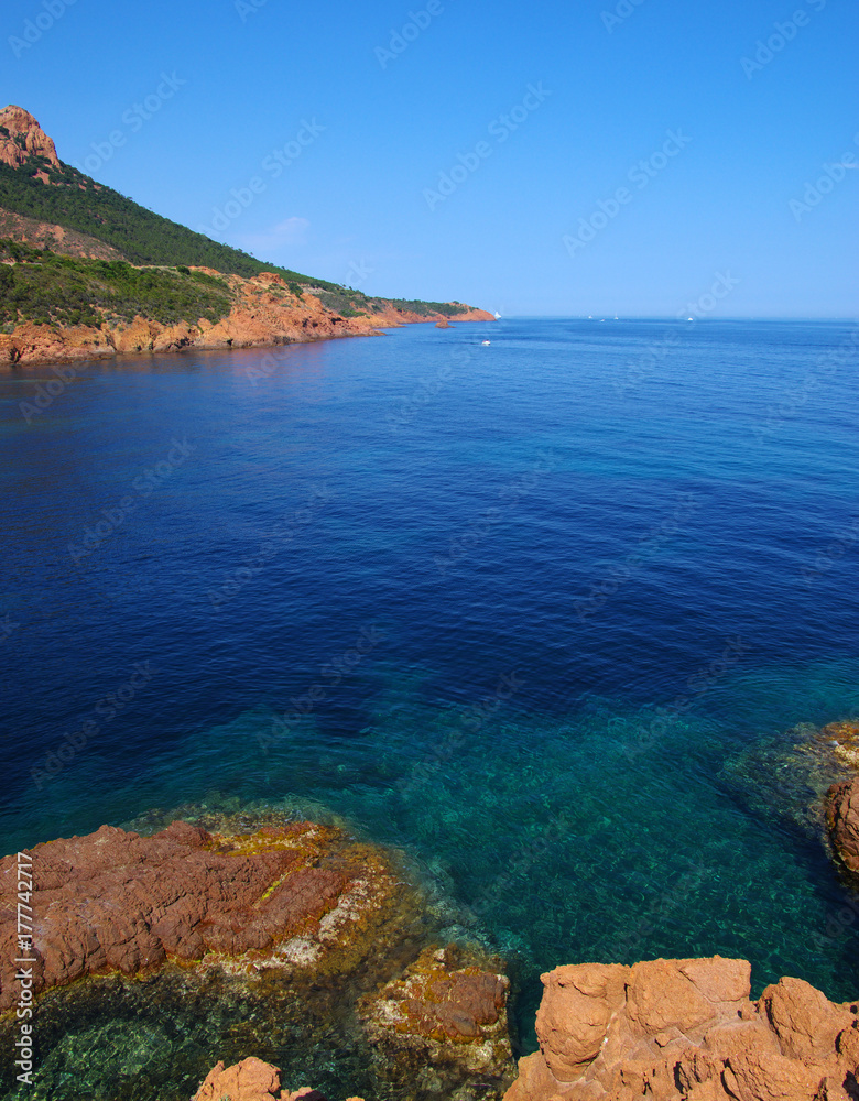  sea and rocks