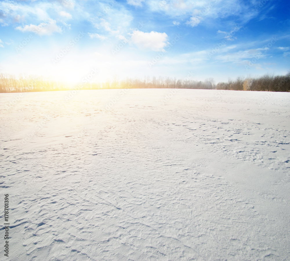 蓝天上的雪域