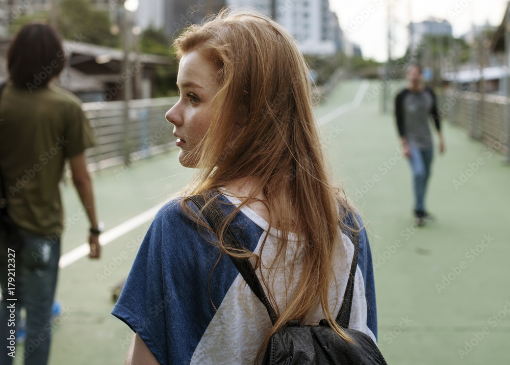 一个年轻女人和她的朋友