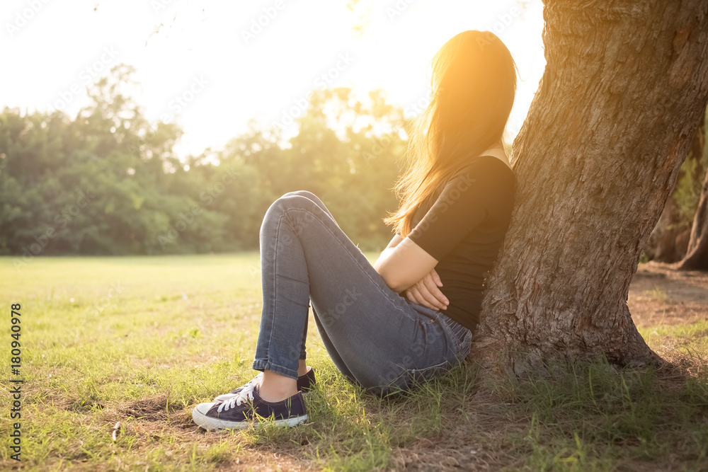 女性感到抑郁