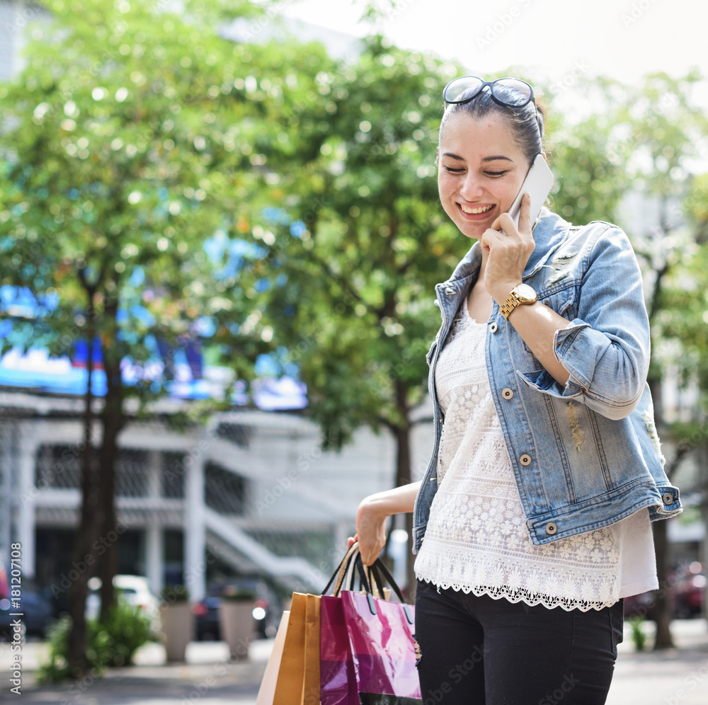 女性购物消费客户消费主义概念