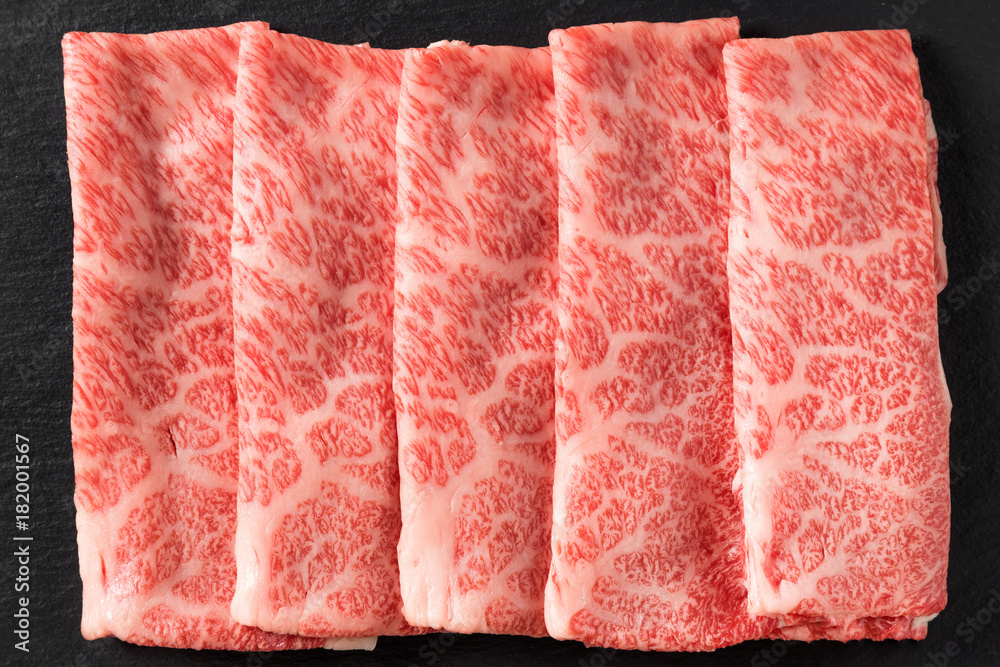 最高級 九州産黒毛和牛の霜降り肉The finest Kyushu Japanese beef