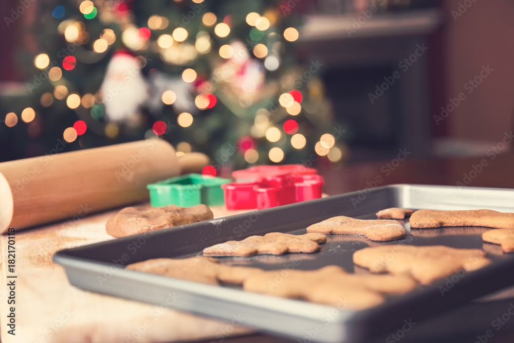 Making Christmas gingerbread cookies 