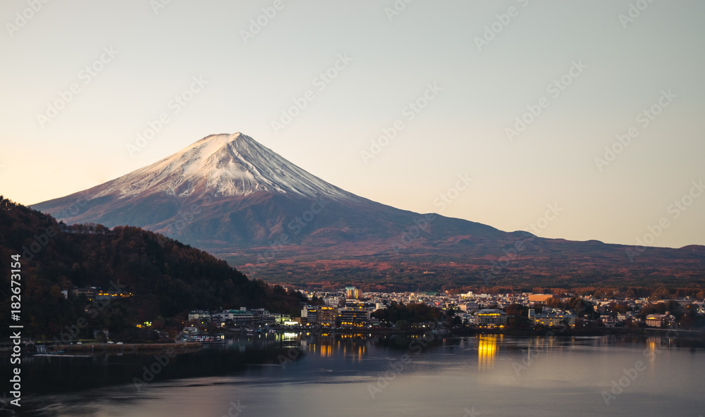 日本富士山景观，复古色彩的川口湖