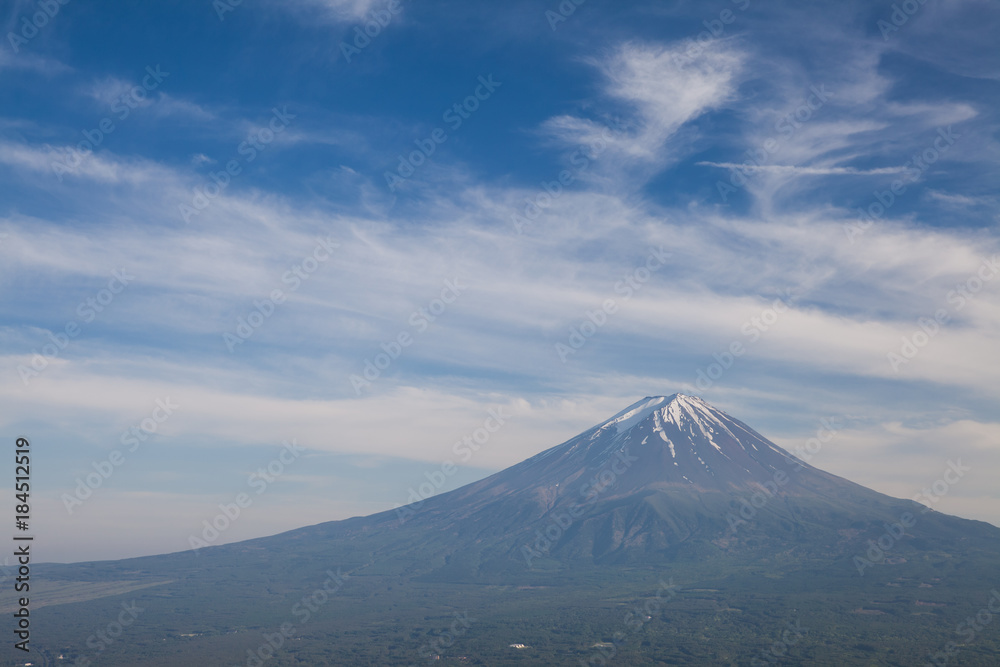 富士山和春天的云