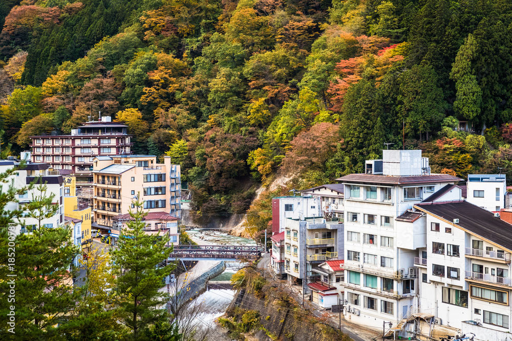 秋日福岛县的Tsuchiyu温泉