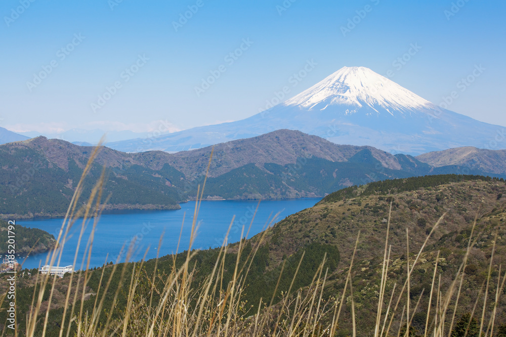 秋天美丽的阿什湖和富士山