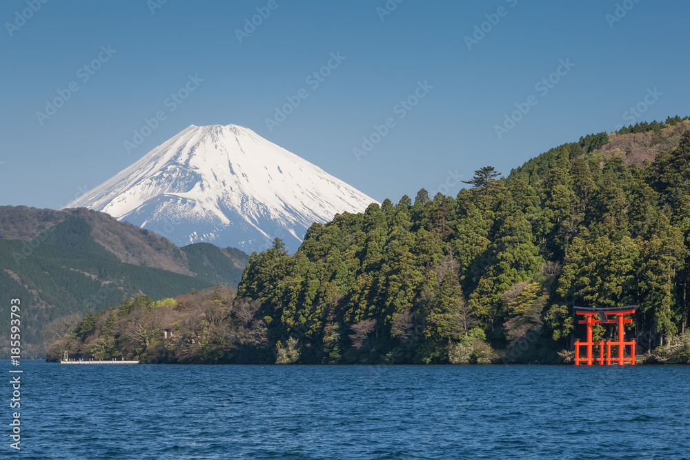 秋天美丽的阿什湖和富士山