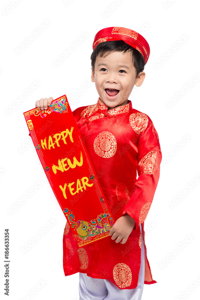 越南男孩祝贺新年。农历新年快乐。