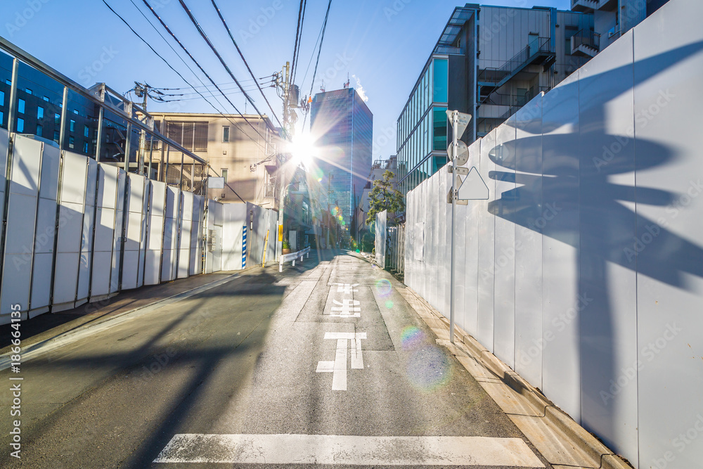 光の溢れる路地