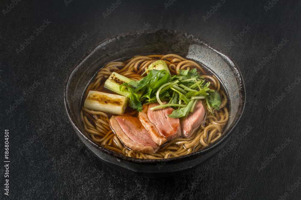 鴨南蛮　noodles with duck meat and Welsh onion