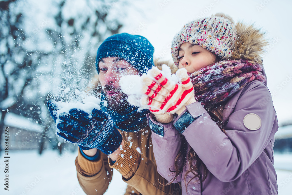 Dad with daughter outdoor in winter