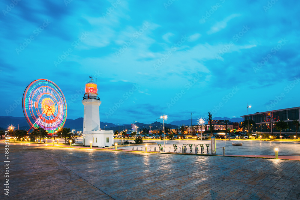 Batumi，Adjara，Georgia。摩天轮运动和Pitsunda灯塔