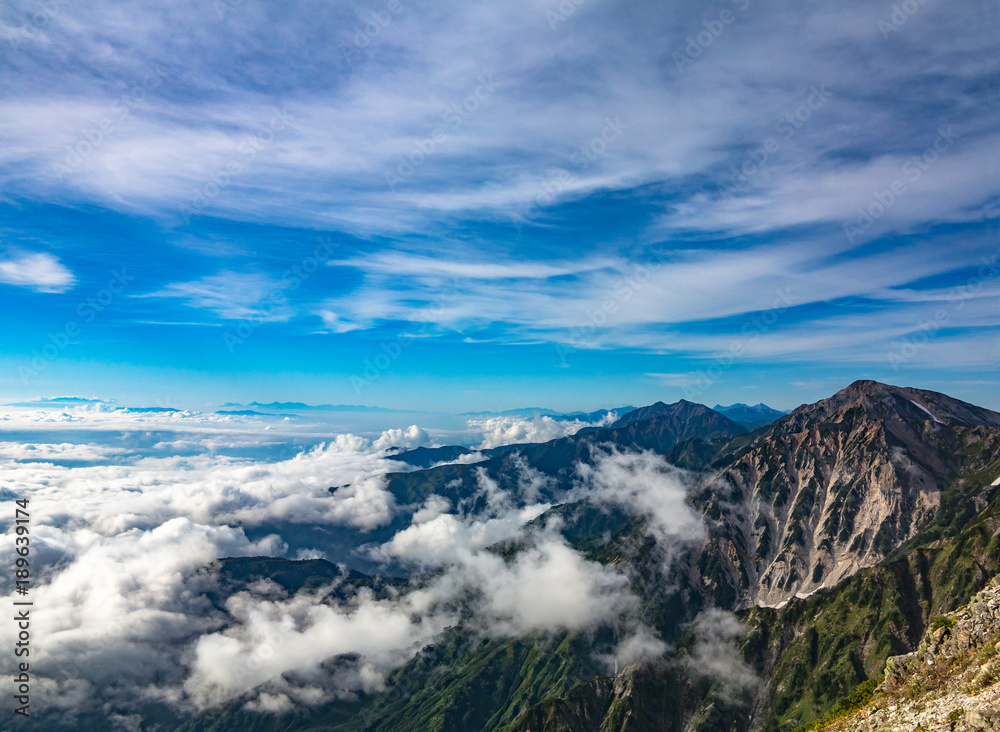 雲の上の山