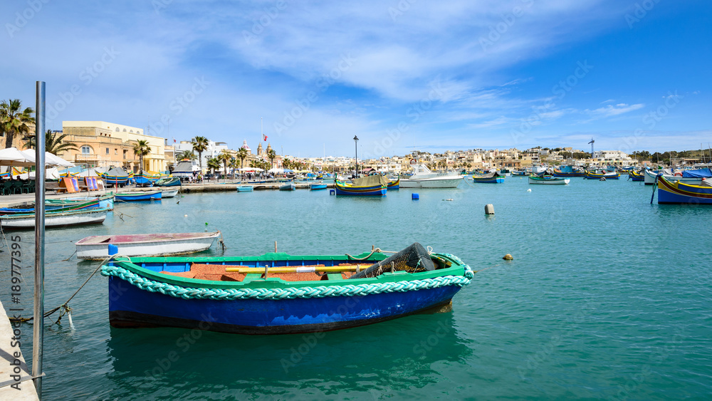 kolorowe łódki w Marsaxlokk