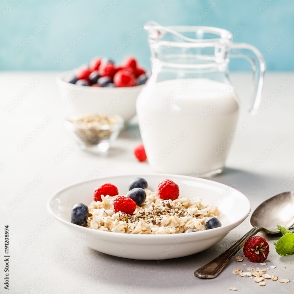 Oatmeal porridge with fresh berries