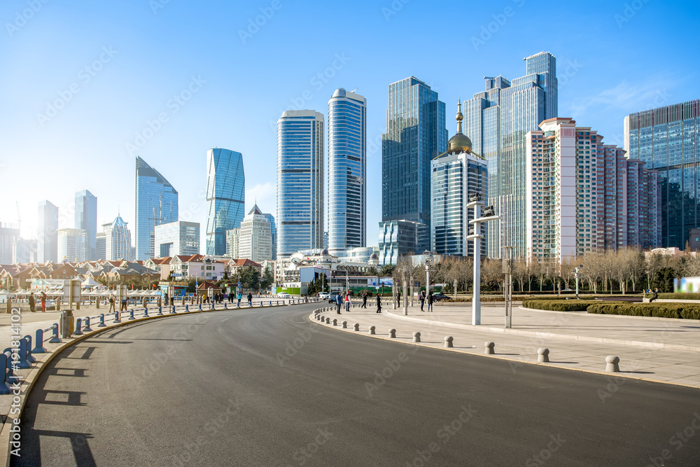 青岛市中心建筑景观与道路