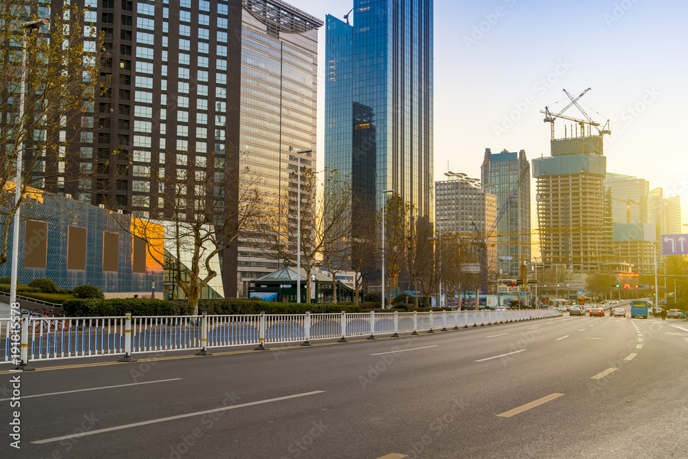 青岛市中心建筑景观与路面