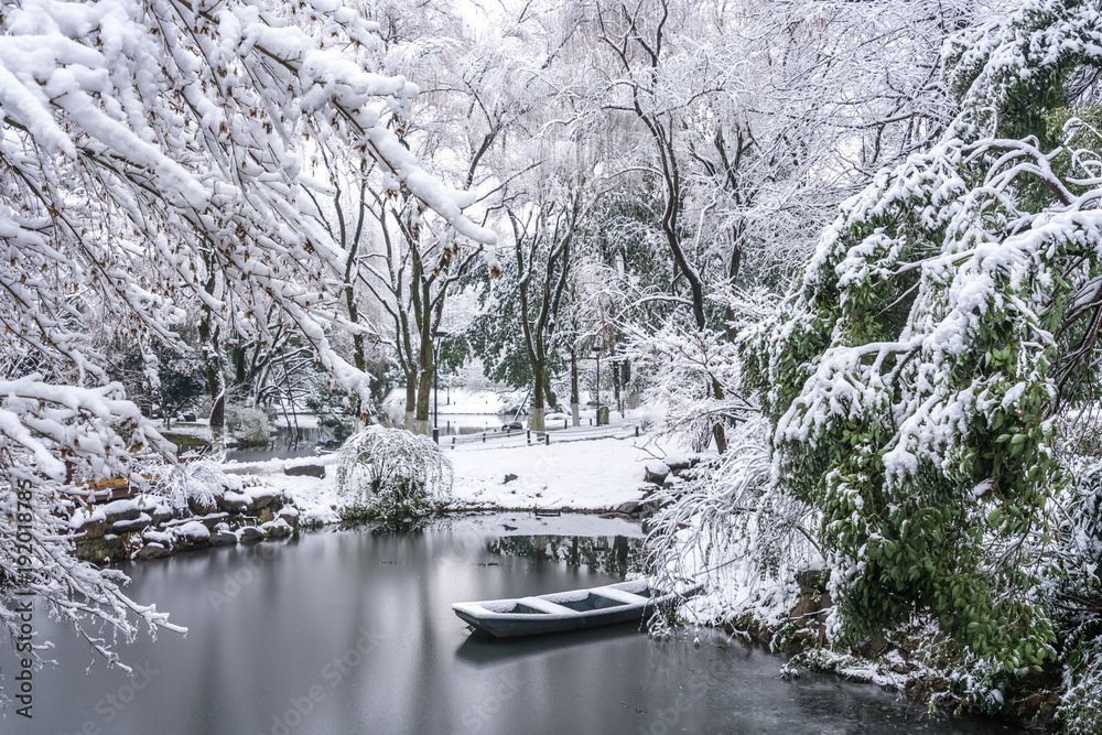 杭州西湖冬季积雪