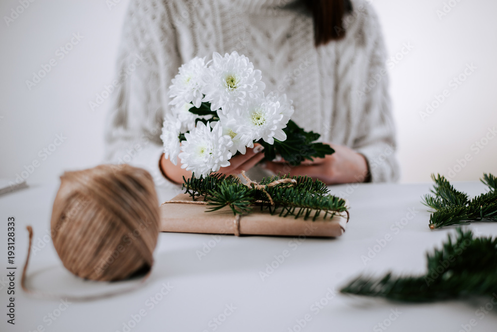 母亲节、情人节或生日的女性包装礼物。