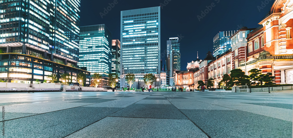 日本东京丸之内的东京站夜间照明