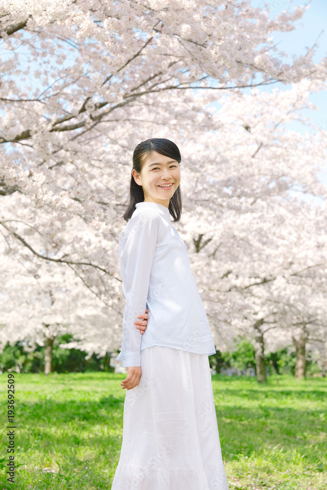 女性　桜